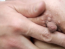 BBM女体図鑑 人妻熟女の乳首 30人　サンプル画像07